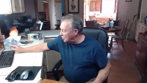 Snapshot of dakit2 chatting on December 3, 2024, 10:18 pm dakit online show from December 3, 2024, 10:18 pm