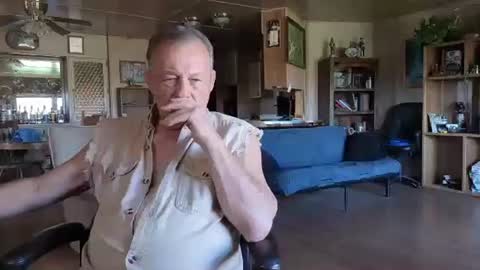 Snapshot of dakit2 chatting on October 4, 2025, 7:34 pm dakit online show from October 4, 2025, 7:34 pm