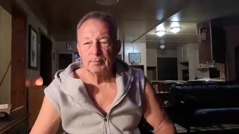 Snapshot of dakit2 chatting on October 12, 2025, 1:21 pm dakit online show from October 12, 2025, 1:21 pm