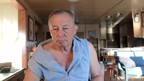 Snapshot of dakit2 chatting on October 15, 2025, 2:50 pm dakit online show from October 15, 2025, 2:50 pm