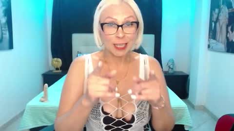 Dakota online show from October 5, 2025, 1:48 am