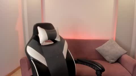 dakota_mars online show from December 22, 2025, 7:33 pm