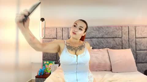 Dakota-Megan online show from November 25, 2025, 1:33 pm