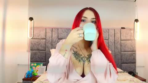 Dakota-Megan online show from December 5, 2025, 1:52 pm