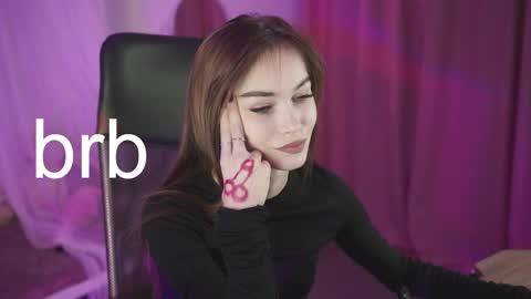dakotaajohnnson online show from February 17, 2025, 11:34 am