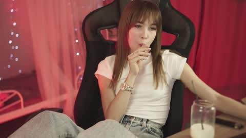 dakotaajohnnson online show from March 12, 2025, 2:45 pm