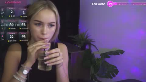 dakotaajohnnson online show from September 12, 2025, 8:25 am