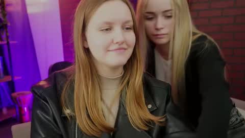 dakotaajohnnson online show from September 25, 2025, 1:04 pm