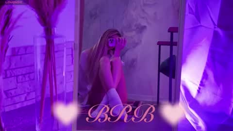 dakotaajohnnson online show from October 28, 2025, 11:58 am