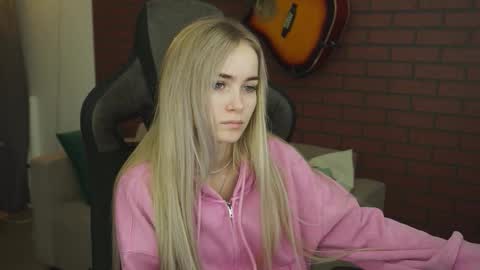 dakotaajohnnson online show from November 1, 2025, 6:15 am