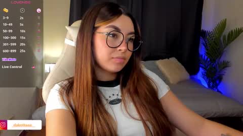 dakottaa__ online show from September 24, 2025, 11:41 pm