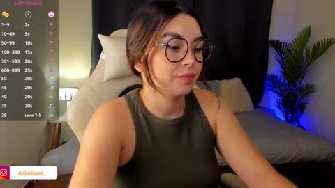 dakottaa__ online show from October 7, 2025, 11:24 pm