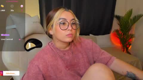 dakottaa__ online show from June 3, 2026, 12:13 am