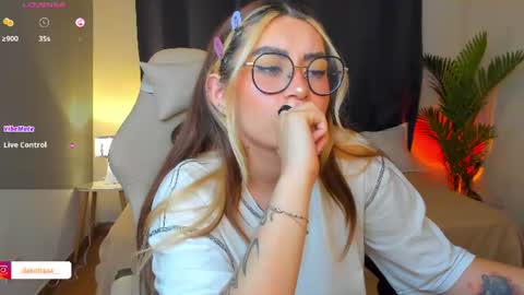 Snapshot of dakottaa__ chatting on June 24, 2026, 12:42 am dakottaa__ online show from June 24, 2026, 12:42 am