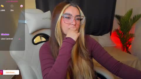Snapshot of dakottaa__ chatting on July 1, 2026, 12:12 am dakottaa__ online show from July 1, 2026, 12:12 am