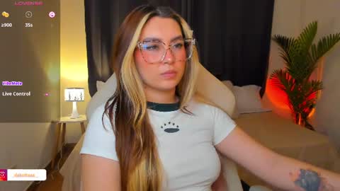 Snapshot of dakottaa__ chatting on July 24, 2026, 12:08 am dakottaa__ online show from July 24, 2026, 12:08 am