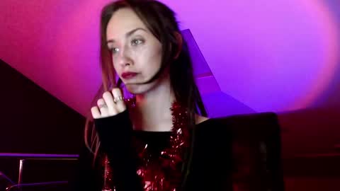 Dalia  online show from December 17, 2024, 1:27 pm