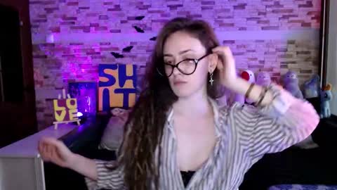 Dalia  online show from November 15, 2025, 12:02 pm