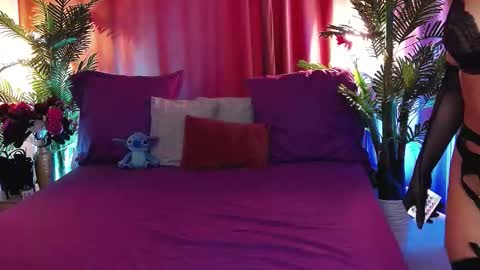 DalidaSelena online show from March 6, 2026, 9:17 am