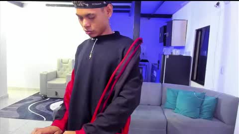 damar_felipe online show from February 12, 2025, 7:34 am