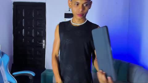damar_felipe online show from March 5, 2025, 9:48 pm