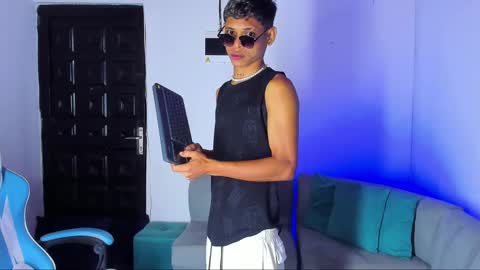 damar_felipe online show from March 6, 2025, 5:24 am