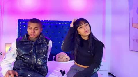 Snapshot of damian_and_roxanne chatting on April 7, 2026, 12:49 pm DAMIAN AND ROXANNE. online show from April 7, 2026, 12:49 pm