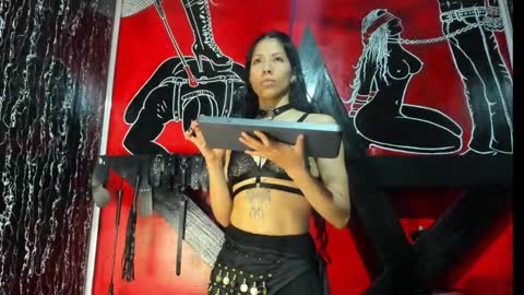 Snapshot of damian_and_tiana chatting on October 31, 2025, 4:57 am damian_and_tiana online show from October 31, 2025, 4:57 am