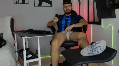 Snapshot of damian_buck chatting on February 12, 2026, 4:18 am Jaxon online show from February 12, 2026, 4:18 am