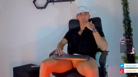 Snapshot of damian_queen chatting on March 11, 2025, 8:42 pm damian key online show from March 11, 2025, 8:42 pm