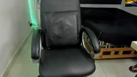 Snapshot of damian_torner chatting on December 14, 2024, 1:59 pm Damian torner online show from December 14, 2024, 1:59 pm
