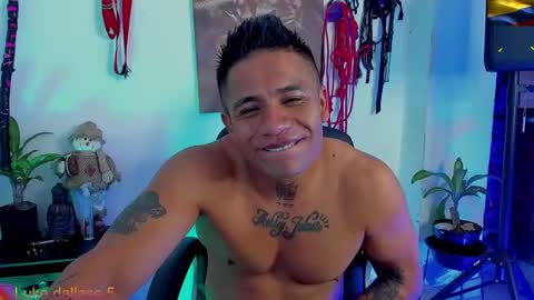 Snapshot of damian_torner chatting on January 5, 2025, 11:26 am Damian torner online show from January 5, 2025, 11:26 am
