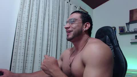 Snapshot of damiannstonexxx chatting on May 22, 2026, 8:25 pm Danny online show from May 22, 2026, 8:25 pm