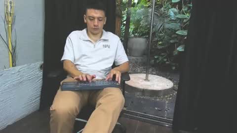 Damian Phill online show from January 17, 2025, 8:00 pm