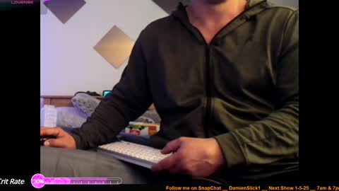 Snapshot of damienslick chatting on January 5, 2025, 9:47 pm Damien Slick online show from January 5, 2025, 9:47 pm