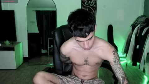 Snapshot of damon_333 chatting on May 26, 2026, 2:29 am Damon online show from May 26, 2026, 2:29 am