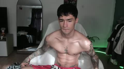 Snapshot of damon_333 chatting on June 5, 2026, 8:25 pm Damon online show from June 5, 2026, 8:25 pm