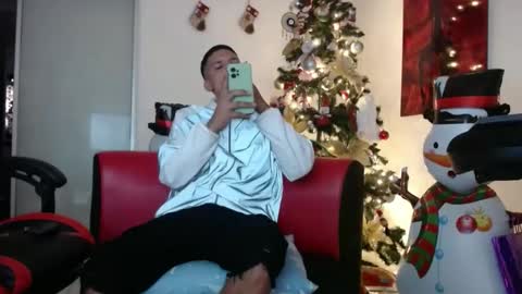 Snapshot of damyan_2003 chatting on December 6, 2024, 12:49 pm damyan_2003 online show from December 6, 2024, 12:49 pm