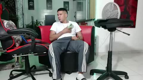 Snapshot of damyan_2003 chatting on December 22, 2024, 12:28 am damyan_2003 online show from December 22, 2024, 12:28 am