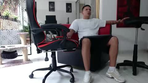 Snapshot of damyan_2003 chatting on December 27, 2024, 5:26 pm damyan_2003 online show from December 27, 2024, 5:26 pm