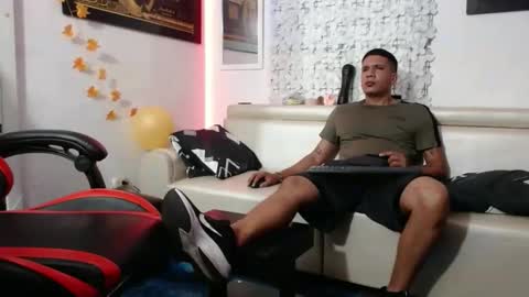 Snapshot of damyan_2003 chatting on January 21, 2025, 3:37 am damyan_2003 online show from January 21, 2025, 3:37 am