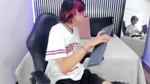 D A N online show from September 12, 2025, 2:06 pm