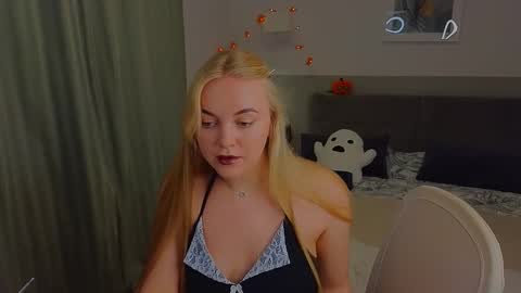 Snapshot of dana_love0 chatting on October 28, 2025, 6:32 pm Dana online show from October 28, 2025, 6:32 pm