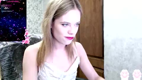 Dana SmileX online show from September 25, 2025, 5:49 pm