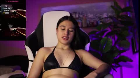 danaa_rouse online show from November 19, 2025, 9:37 pm