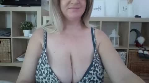 DanaHotMILF online show from February 26, 2025, 12:03 pm