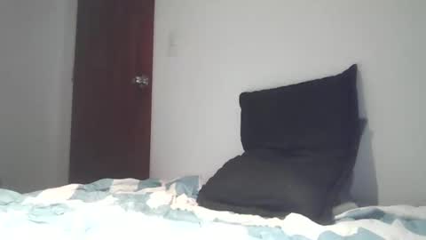 dani3l9905 online show from October 5, 2025, 4:44 am