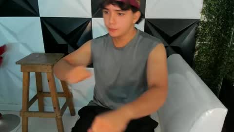 dani_cumboy online show from November 8, 2025, 1:33 pm