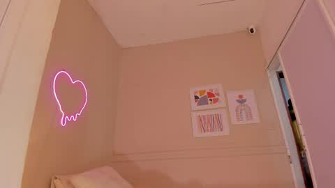 Hi I am Dani online show from November 10, 2025, 11:42 am