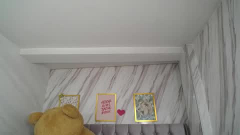 dania_b_ online show from September 9, 2025, 3:17 am